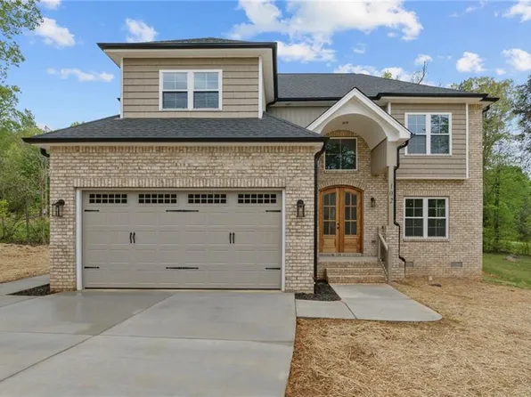 102 Camelot Dr, Elon, NC 27244