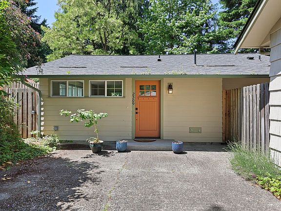 2nd image of 2509 Buker St SE