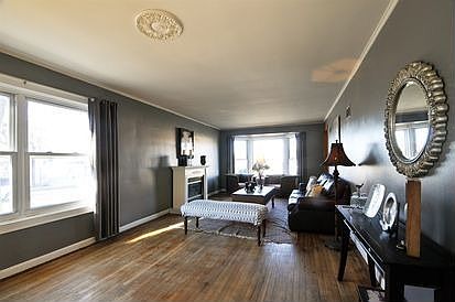 3rd image of 6129 W Touhy Ave