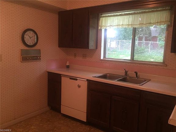 4th image of 383 Mackinaw Ave