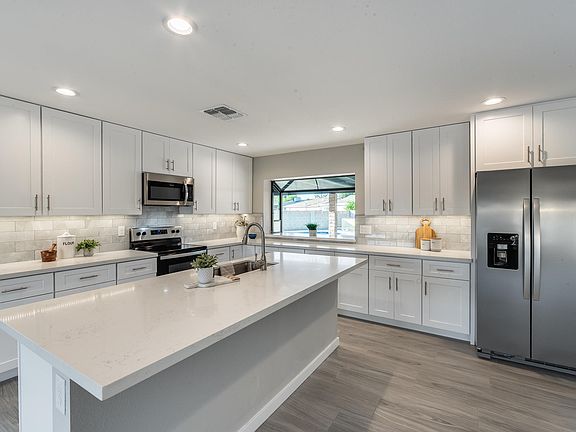 3rd image of 3622 W Cheryl Dr