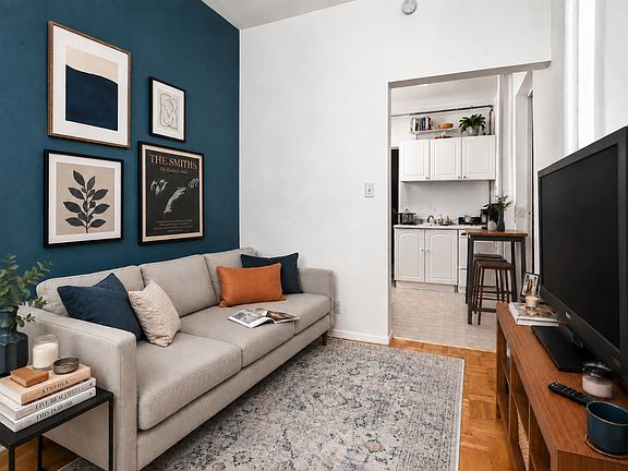 5th image of 330 W 43rd St APT 7