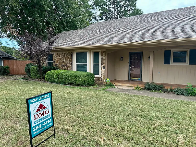 3608 Chatham Ct — Photo 4