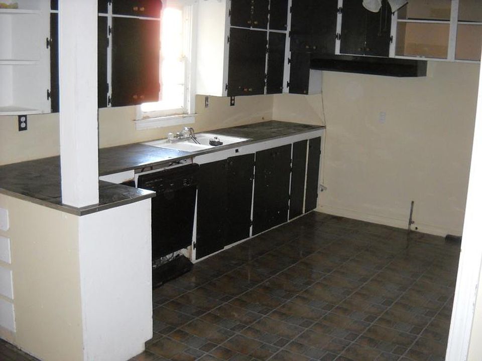 2nd image of 410 N Fairmont St