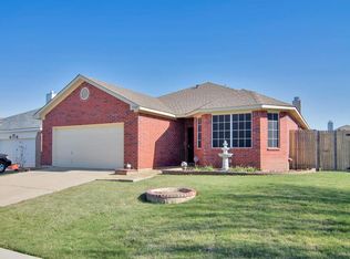 8700 Rainy Lake Dr, Fort Worth, TX 76244