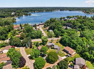 2932 Constitution Ct, West Bloomfield, MI 48322