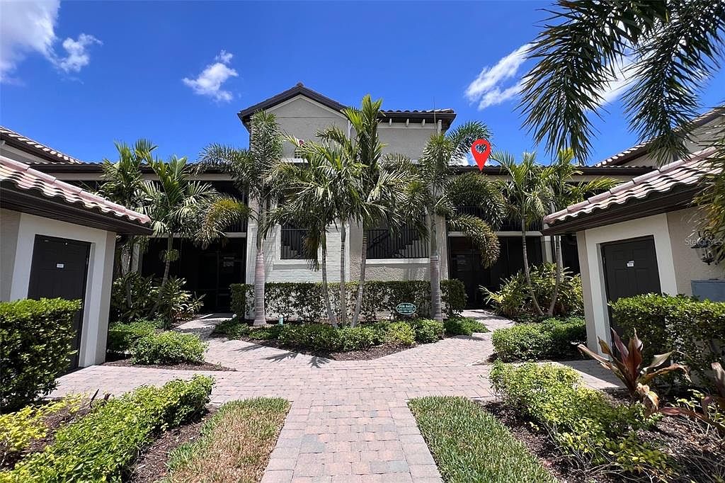 5685 Palmer Cir #204