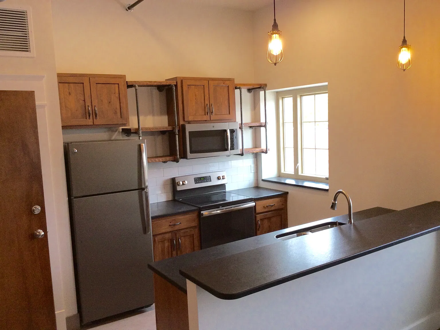 210 N Walnut St — Photo 4
