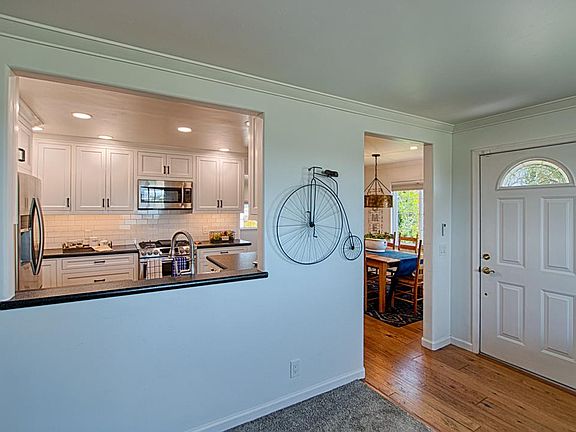 5th image of 402 Buena Vista Dr
