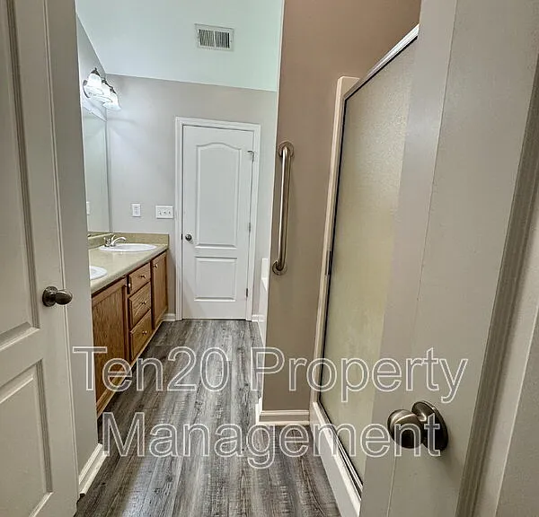 400 Gwynnes Way — Photo 16