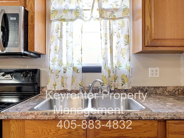 3607 SW 12th St — Photo 16