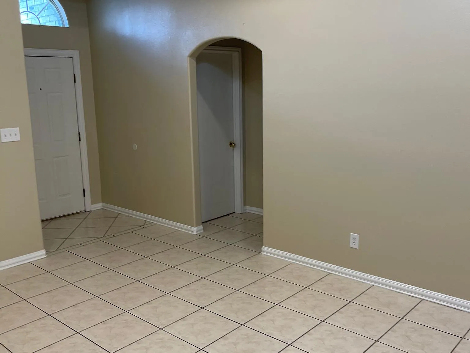 3 bed, 1381 sqft, $1,550 — Photo 4