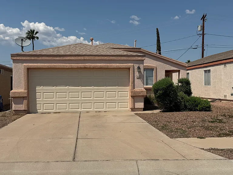 7455 E Cross Ridge Pl — Photo 1