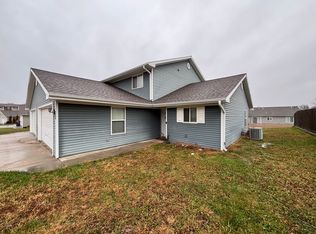516 Stone Pointe Dr, Manhattan, KS 66503