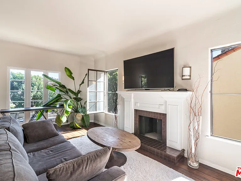 751 N Croft Ave #1/2 — Photo 3