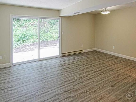 5th image of 104 East Ave #B