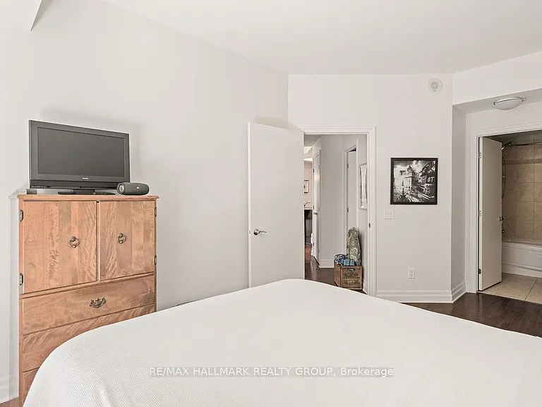 235 Kent St #514 — Photo 14