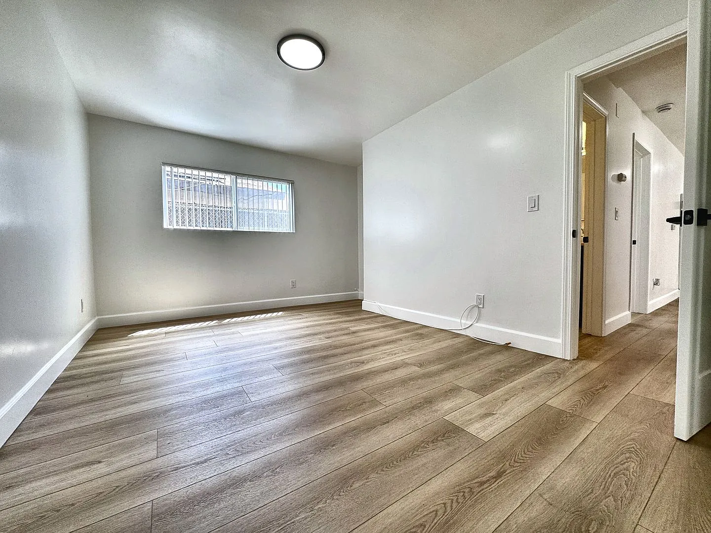 840 w 52nd St — Photo 4