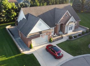 22025 Abington Dr, Farmington Hills, MI 48335
