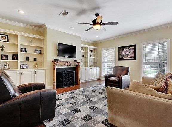 3rd image of 106 Fairview Ct