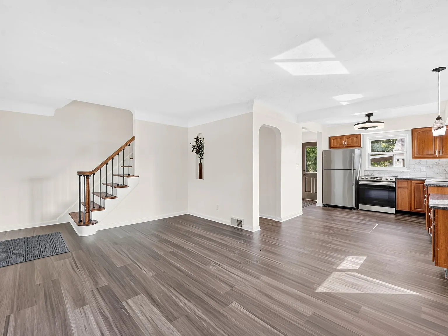 4 bed, 1248 sqft, $2,600 — Photo 2