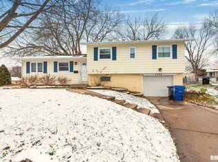 1928 Fairmeadows Ct, Bettendorf, IA 52722