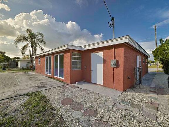 3rd image of 893 Coconut Dr #B