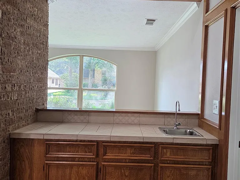 8706 Chelsworth Dr — Photo 5