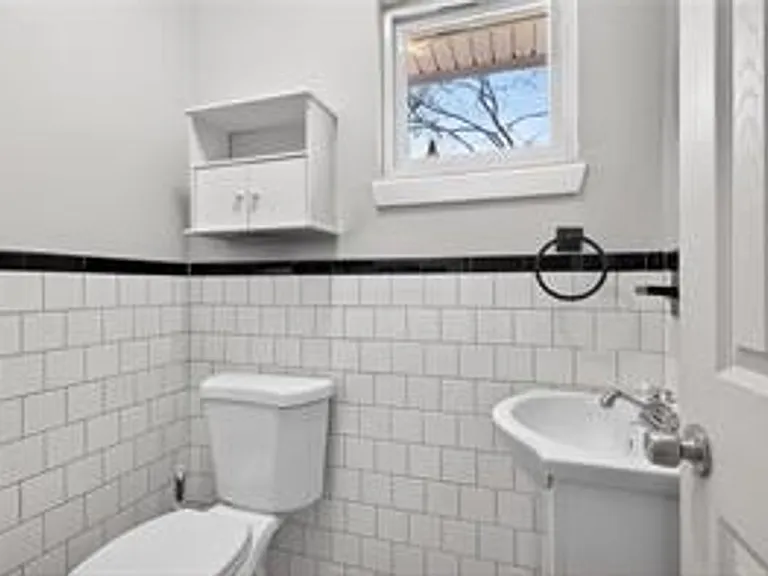 803 Townsend Ct — Photo 12