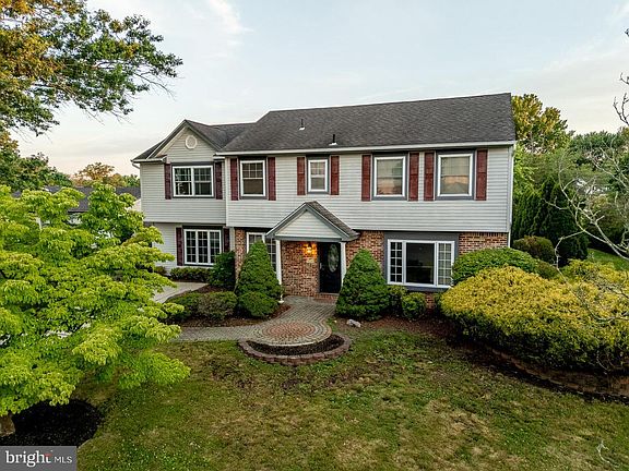 2nd image of 13 Mulberry Ln