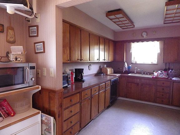 4th image of 236 Glasgow St