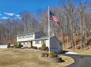 10 Stephen Dr, Hopewell Junction, NY 12533