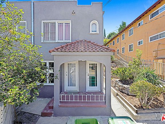 5th image of 832 Hyperion Ave
