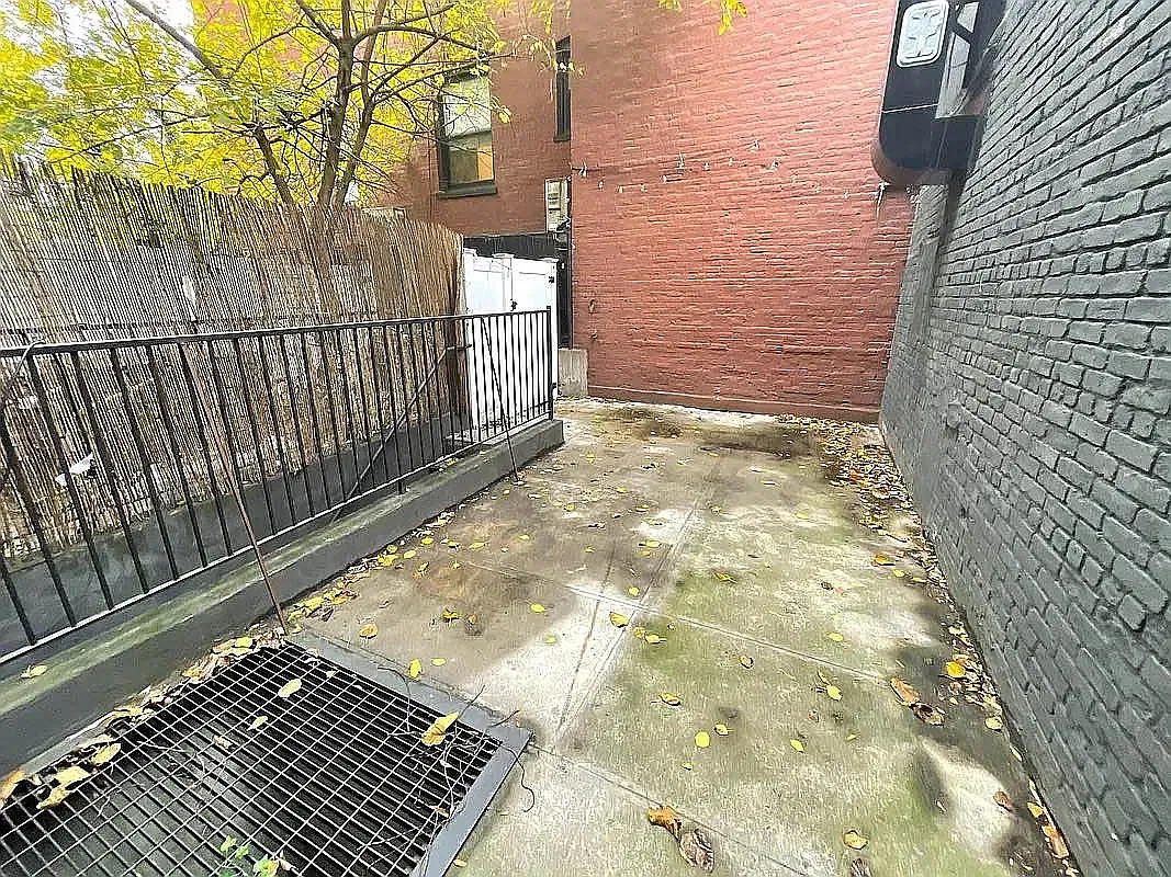 537 Park Place — Photo 4