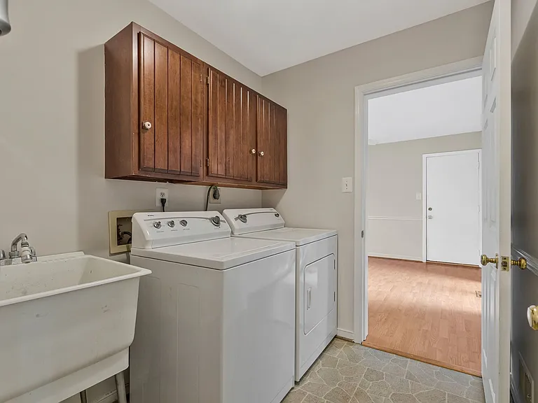 1215 Delta Glen Ct — Photo 26
