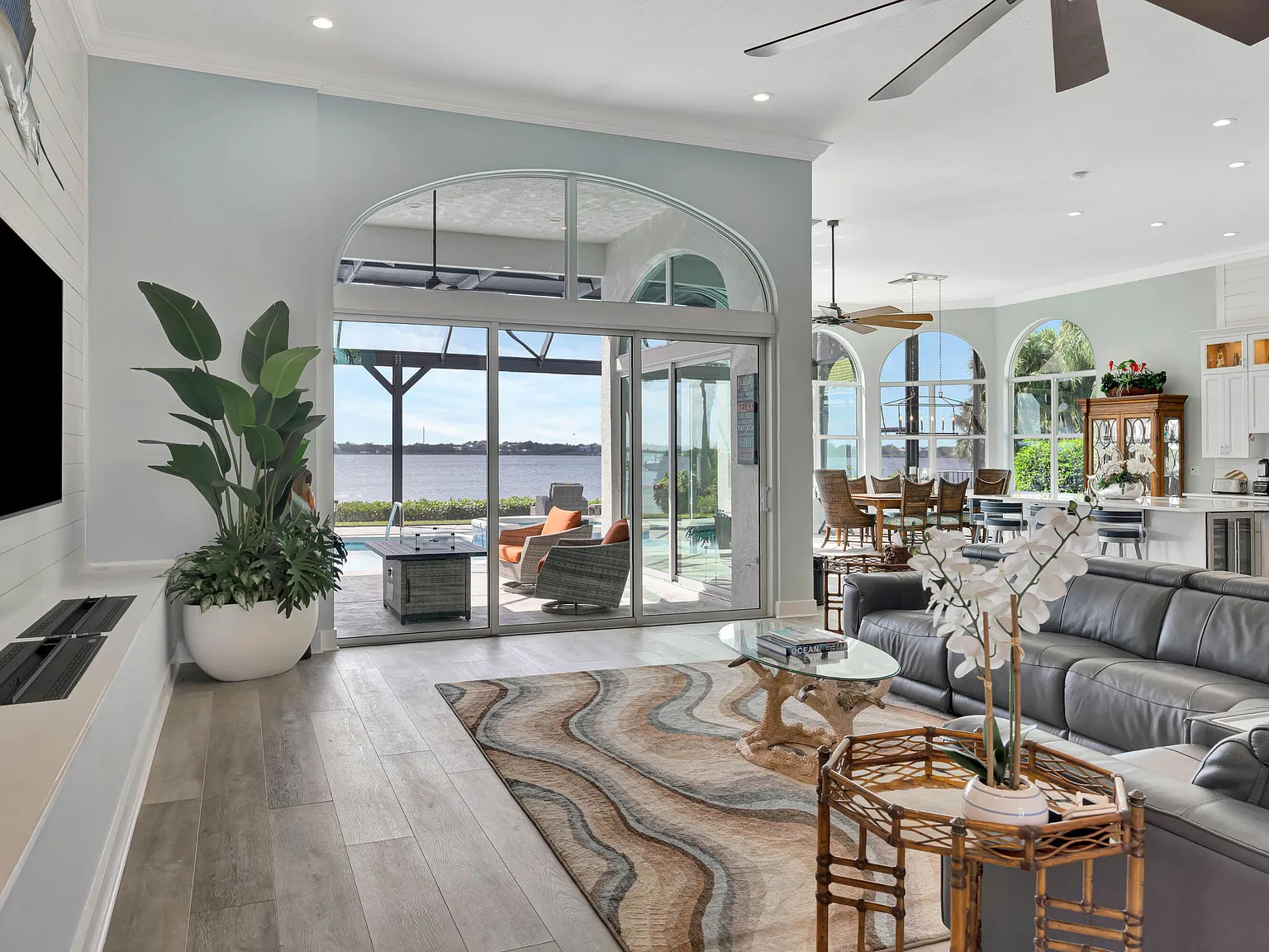 5 bed, 7.5 bath, 4825 sqft, $17,000 — Photo 4