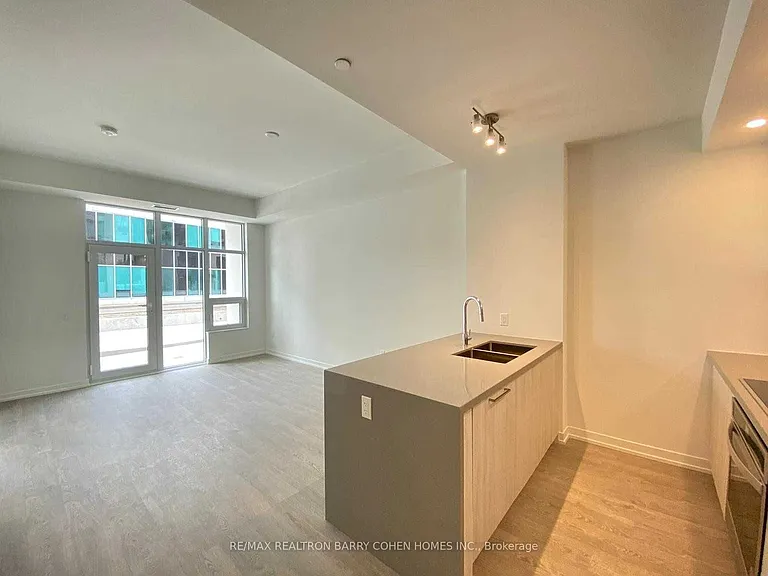 8868 Yonge St #Townhouse 103 — Photo 8