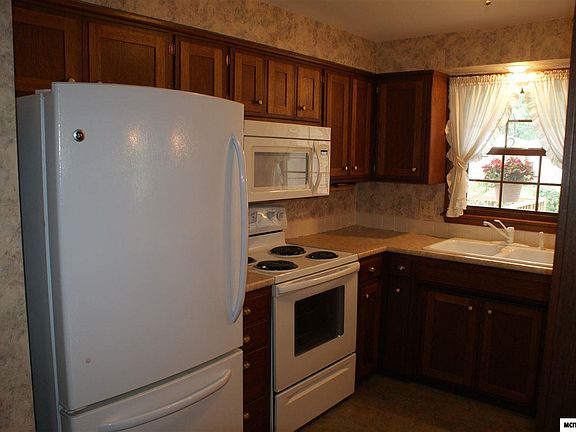 3rd image of 815 S Tennessee Pl