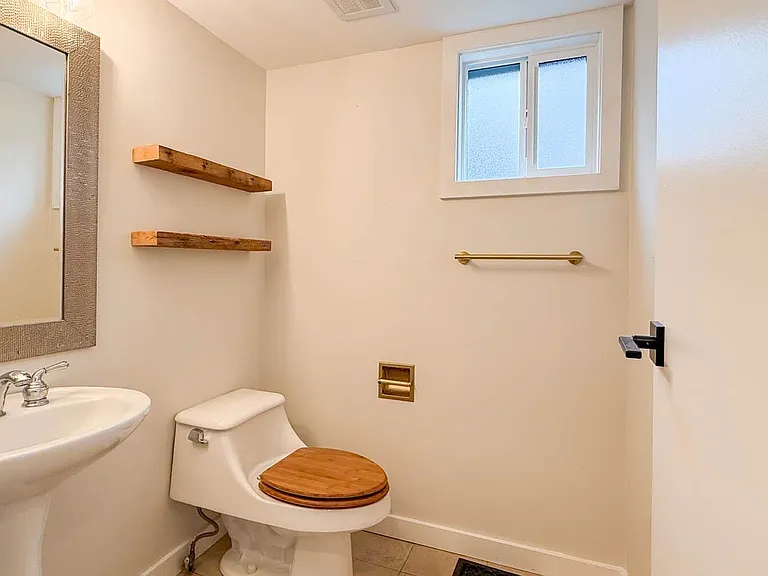 1530 McNair Dr — Photo 16