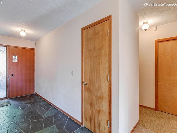 3rd image of 2815 NE 42nd St