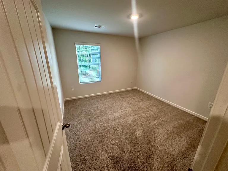 19 Manor Way — Photo 36