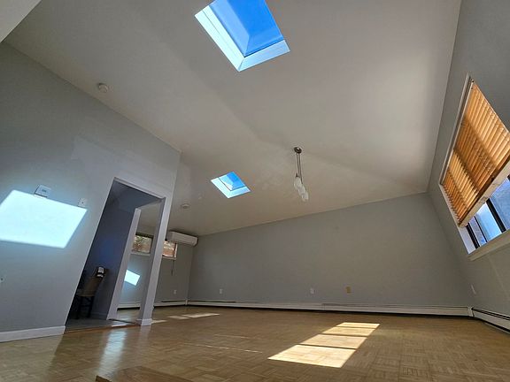 5th image of 85 Venice Ave #2