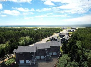 400 17th St SW #D, Long Beach, WA 98631