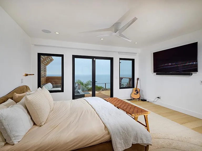 1472 Neptune Ave — Photo 12