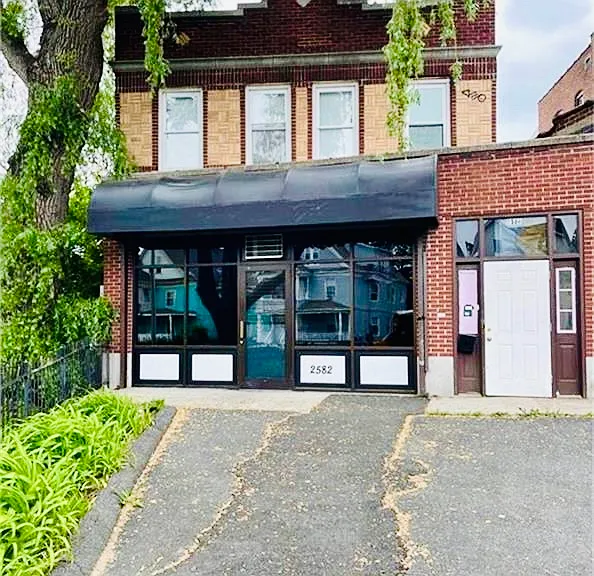 2582 Main St — Photo 1