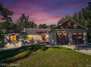 14424 Cole Rd, Linden, MI 48451
