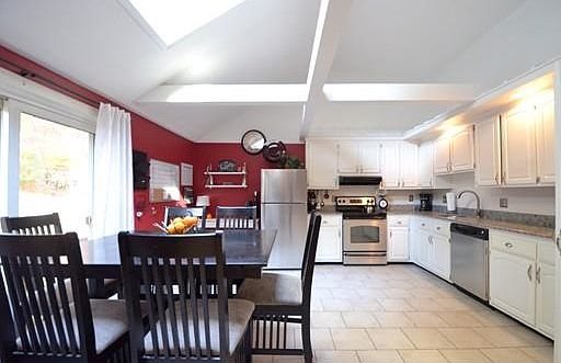 3rd image of 27 Glen Drive