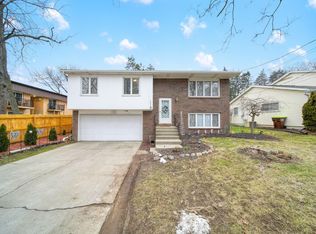 620 Frazier Dr, Adrian, MI 49221