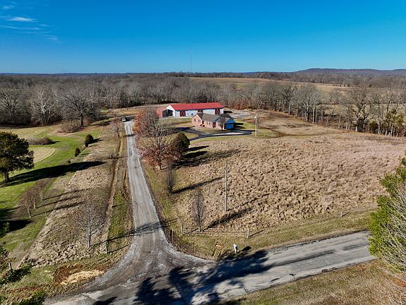 3rd image of 1505 Dutchman Lake Rd