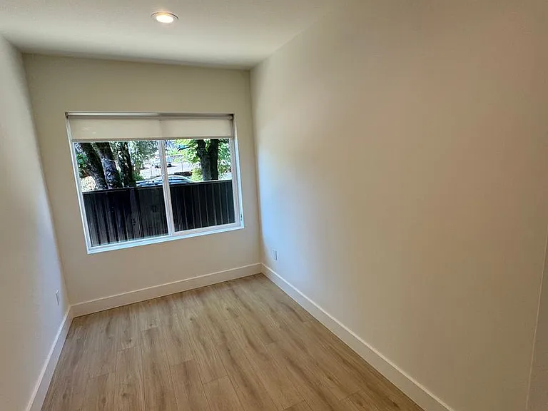 2809 SE Washington St — Photo 11